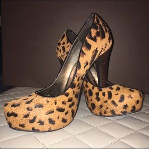Leopard , Wildpair/baker heels 👠