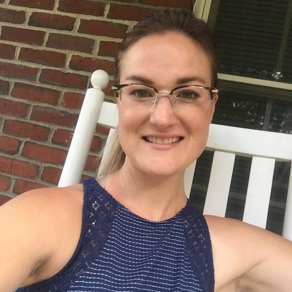 Meet your Posher, Alyssa - Picture 1 of 1