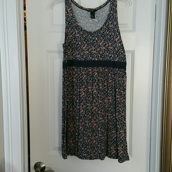 H&M dress - Picture 1 of 4