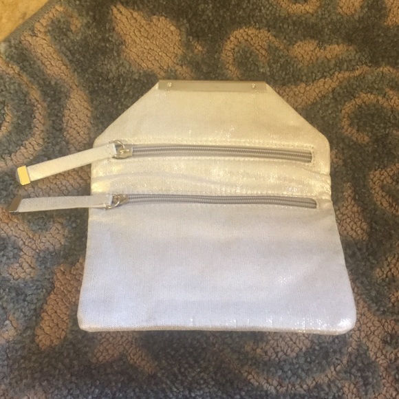 Clutch - Picture 2 of 2