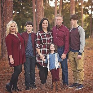 Meet your Posher, Mona