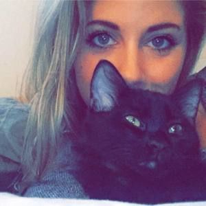 Meet your Posher, Demi