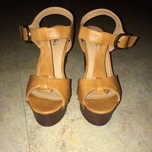 Candie's Wedges