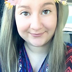 Meet your Posher, Cynthia