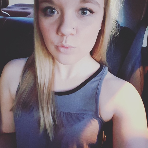 Meet your Posher, Taylor - Picture 2 of 4