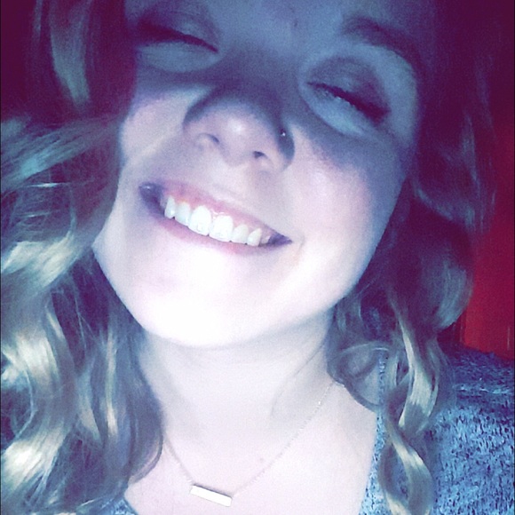 Meet your Posher, Taylor - Picture 3 of 4