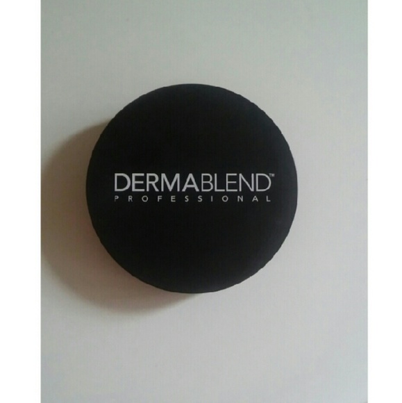 Dermablend intense powder camo in NUDE