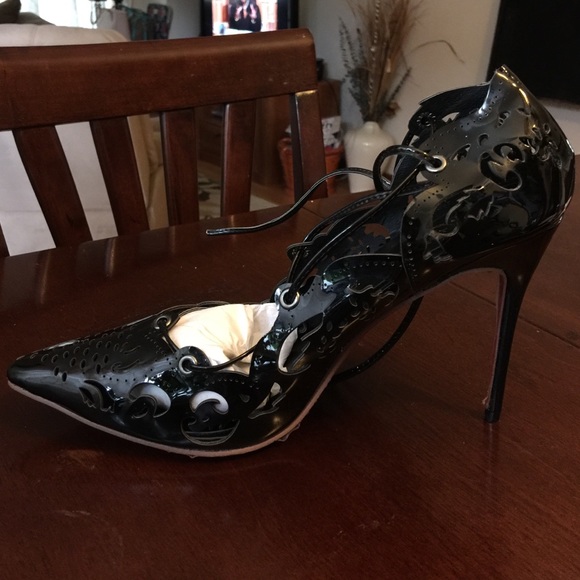 Impera Black Patent Leather Pumps