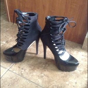 Black 5" closed toe heels