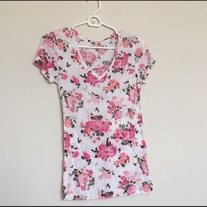 Cute floral top!