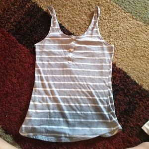 Fitted grey and white tank