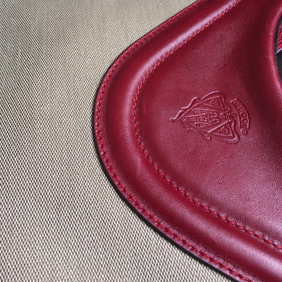 Hysteria Crest Gucci handbag like-new condition! - Picture 2 of 4