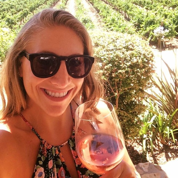 Meet your Posher: REBECCA! - Picture 2 of 4