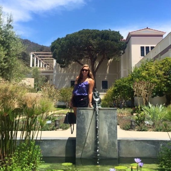 Meet your Posher: REBECCA! - Picture 3 of 4