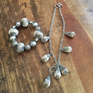 Necklace bracelet set