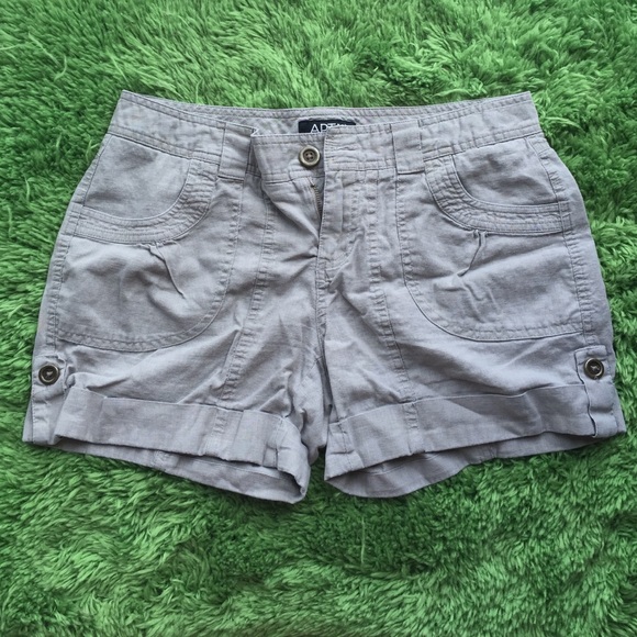 Apt 9 shorts size 6 - USED