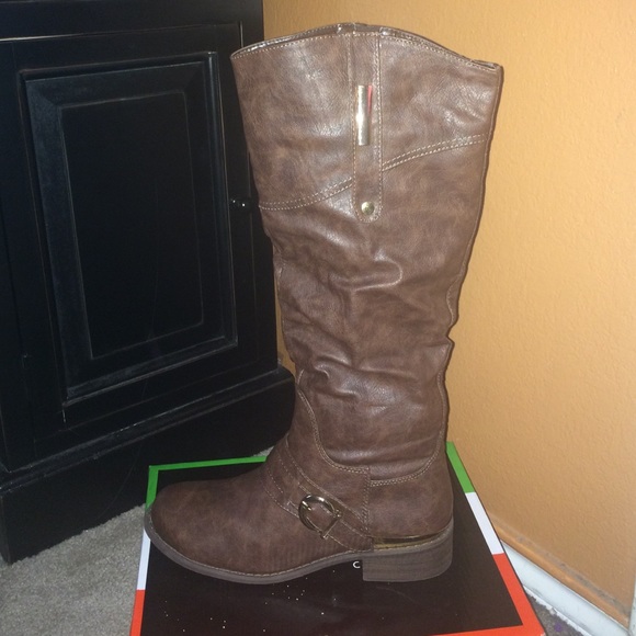 Bucco boot in brown with gold detail brand new