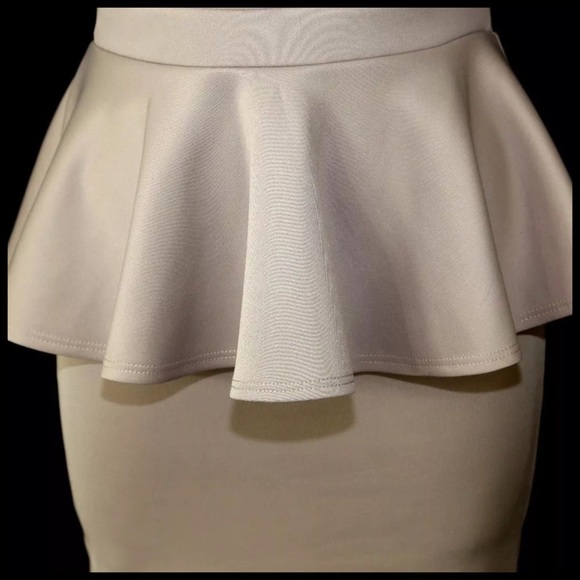 ‼️LAST CALL PRICE FIRM Open Back Peplum Dress - Picture 2 of 4