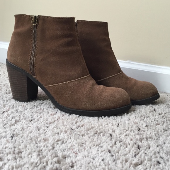 Crown vintage taupe booties