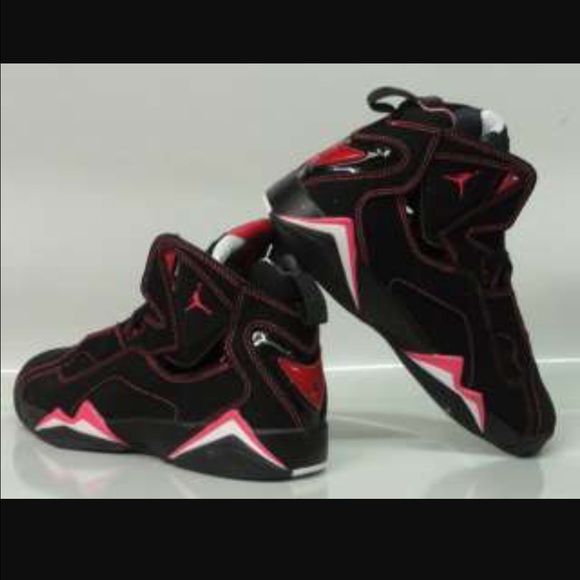 Jordan Shoes - ✨Holding ✨