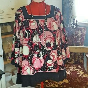 ⓟⓛⓤⓢVibrant blouse!