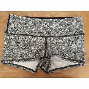 Lululemon Boogie Short black/white sz 6!