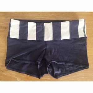 Lululemon boogie shorts - navy - sz 6