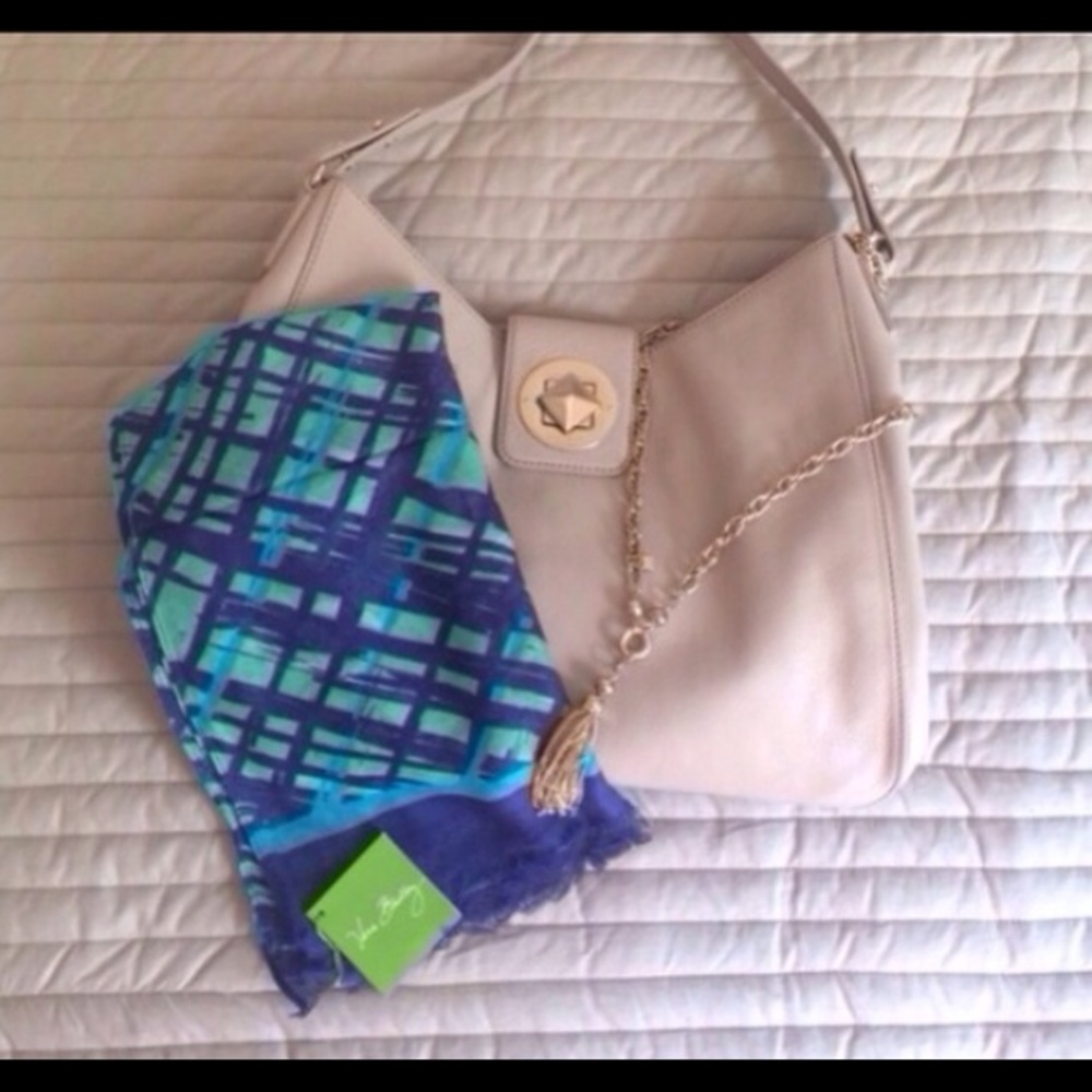 🎁 NWT Vera Bradley soft fringe scarf