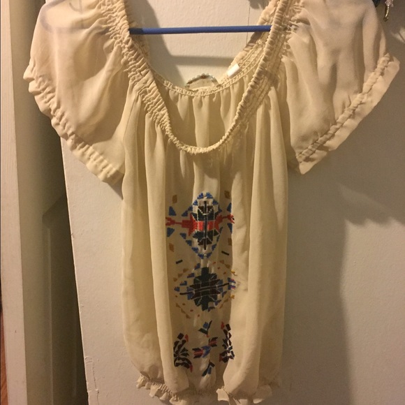 Kimchi & Blue tribal off the shoulders top