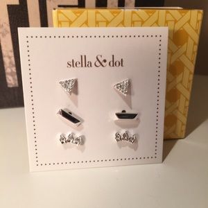 BNWT Stella and Dot Aurora Stud Pack in Silver