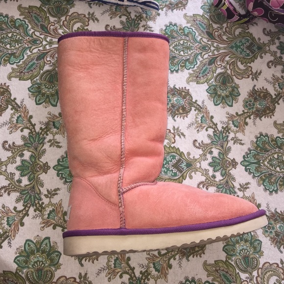 Gently worn coral UGGS! Size 7