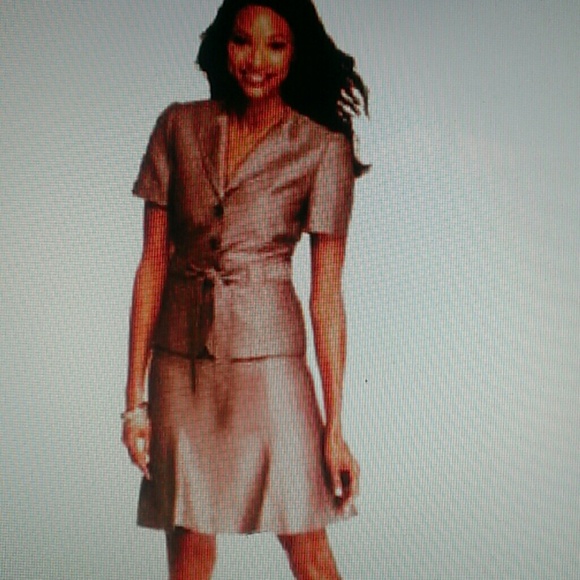 TAHARI Petite Short Sleeve Skirt Suit