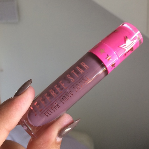 Jeffree Star matte lipstick in Scorpio ♏️💜