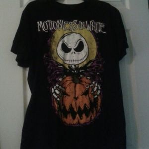 Signed motionless in white tshirt