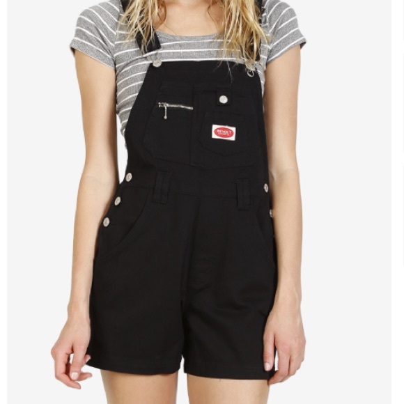 CUTE BLACK OVERALL SHORTS