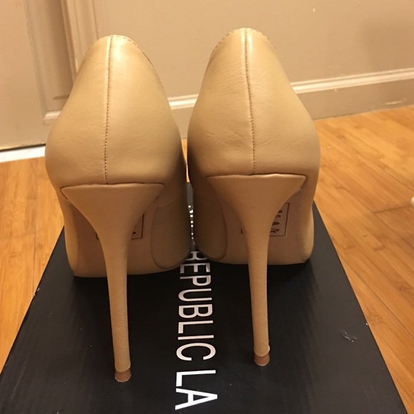 Nude heals - Picture 3 of 3