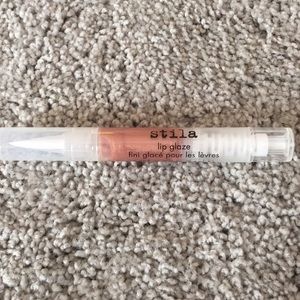 Stilla Lip Glaze (kitchen B1)