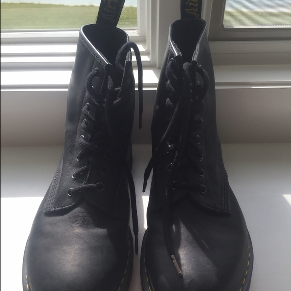 Dr. martens : size 8 - Picture 1 of 4
