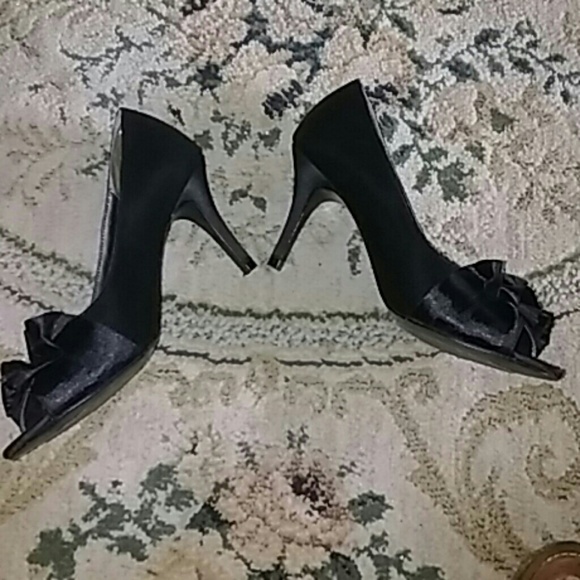 Heels - Picture 2 of 3
