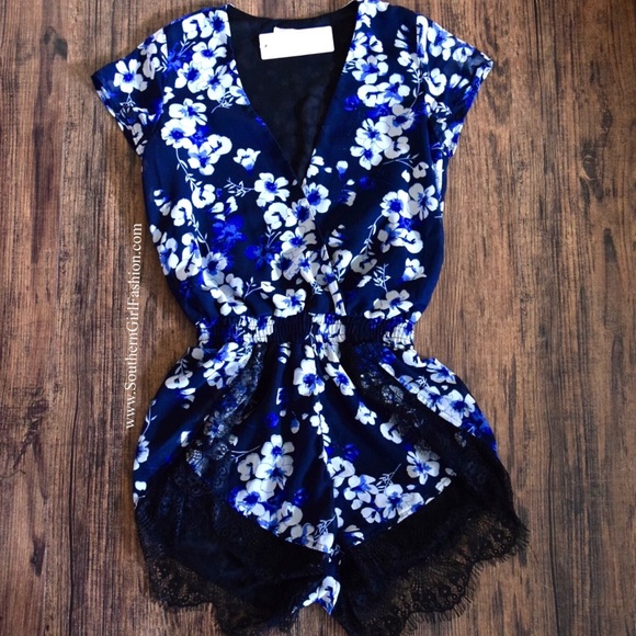 LACE ROMPER Floral Printed Intricate Boho Jumpsuit - Picture 4 of 7
