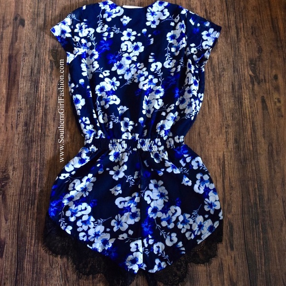 LACE ROMPER Floral Printed Intricate Boho Jumpsuit - Picture 5 of 7