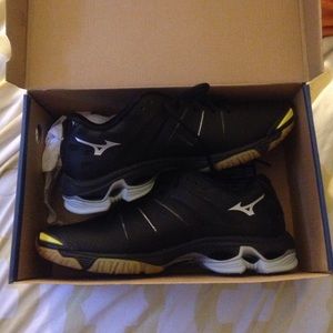 Mizuno volleyball shoes