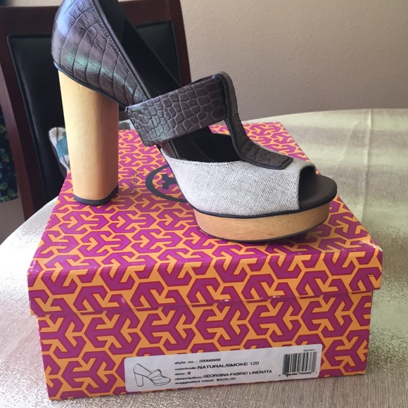Tory Burch Shoes - NWOT Tory Burch Georgina linen & fabric heel.