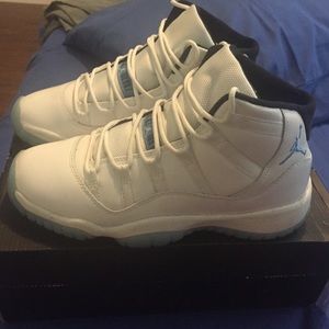 Jordan 11 Legend Blue