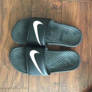 Nike slides. Black