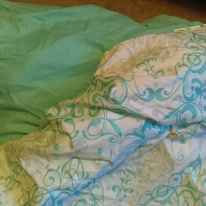 Queen sized comforter