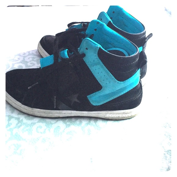 Converse sneakers size men 7 DISCOUNTED SHIPPING