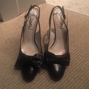 YSL classic pump.