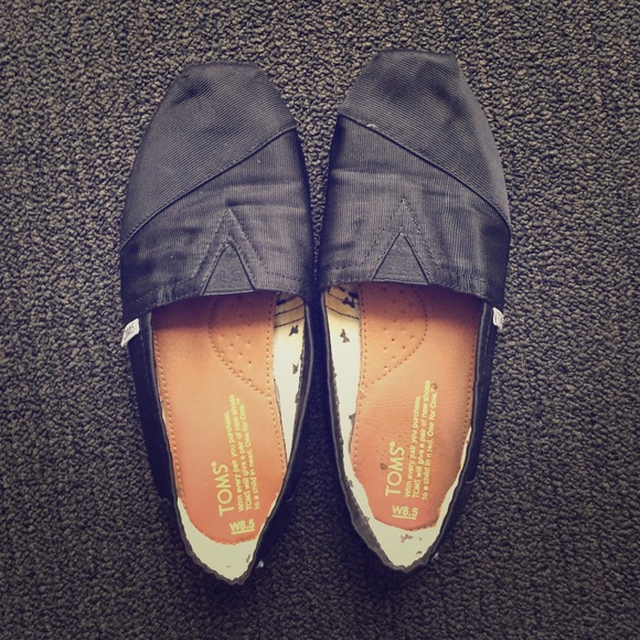 TOMS black shoes size W8.5