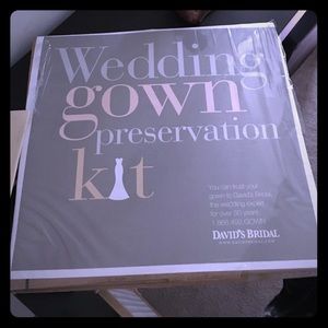 🍀on hold-☘Wedding gown preservation kit